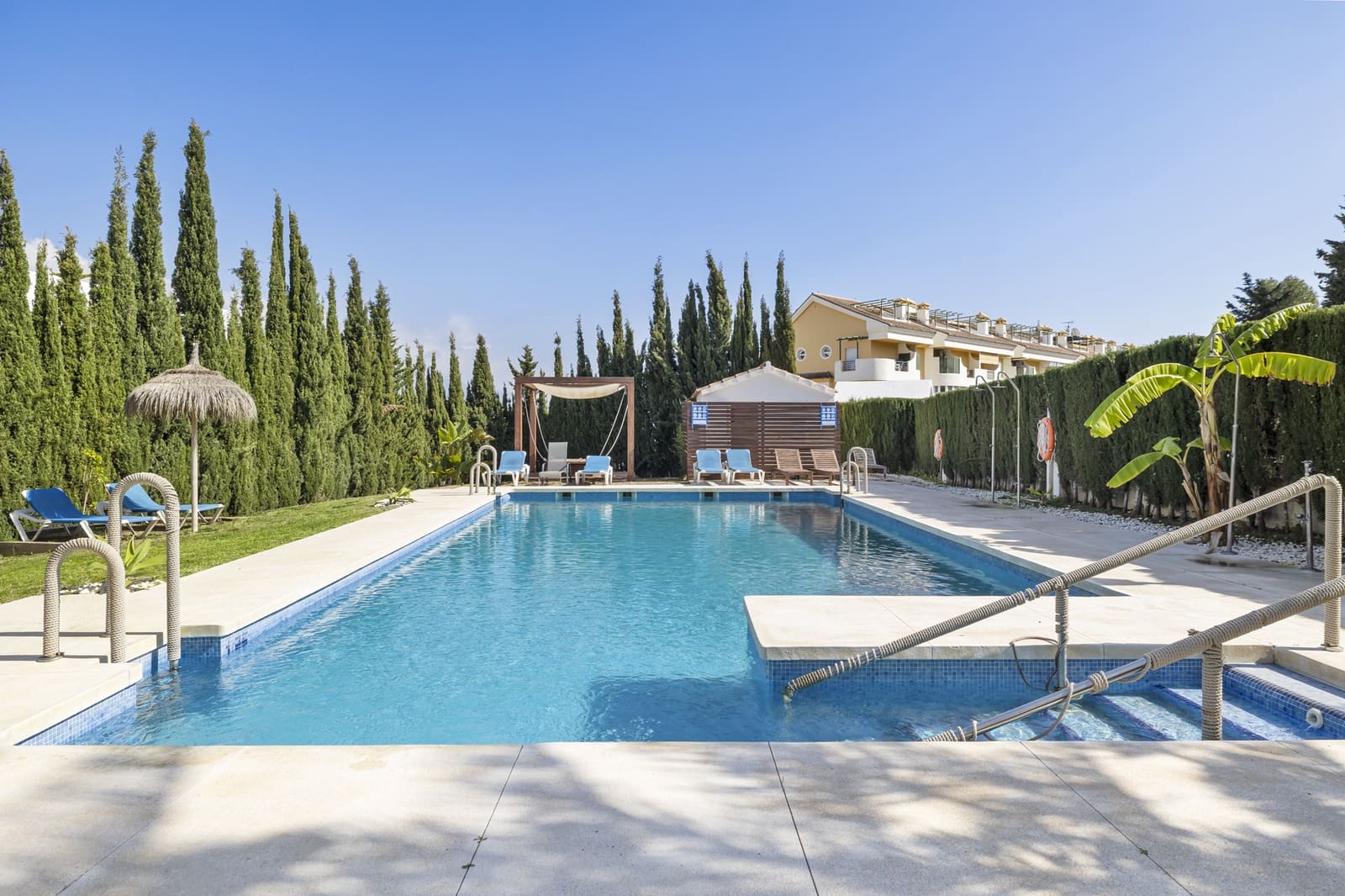 1 soverom Leilighet til salgs i Nueva Andalucia med svømmebasseng - € 379 000 (Ref: 9258109)