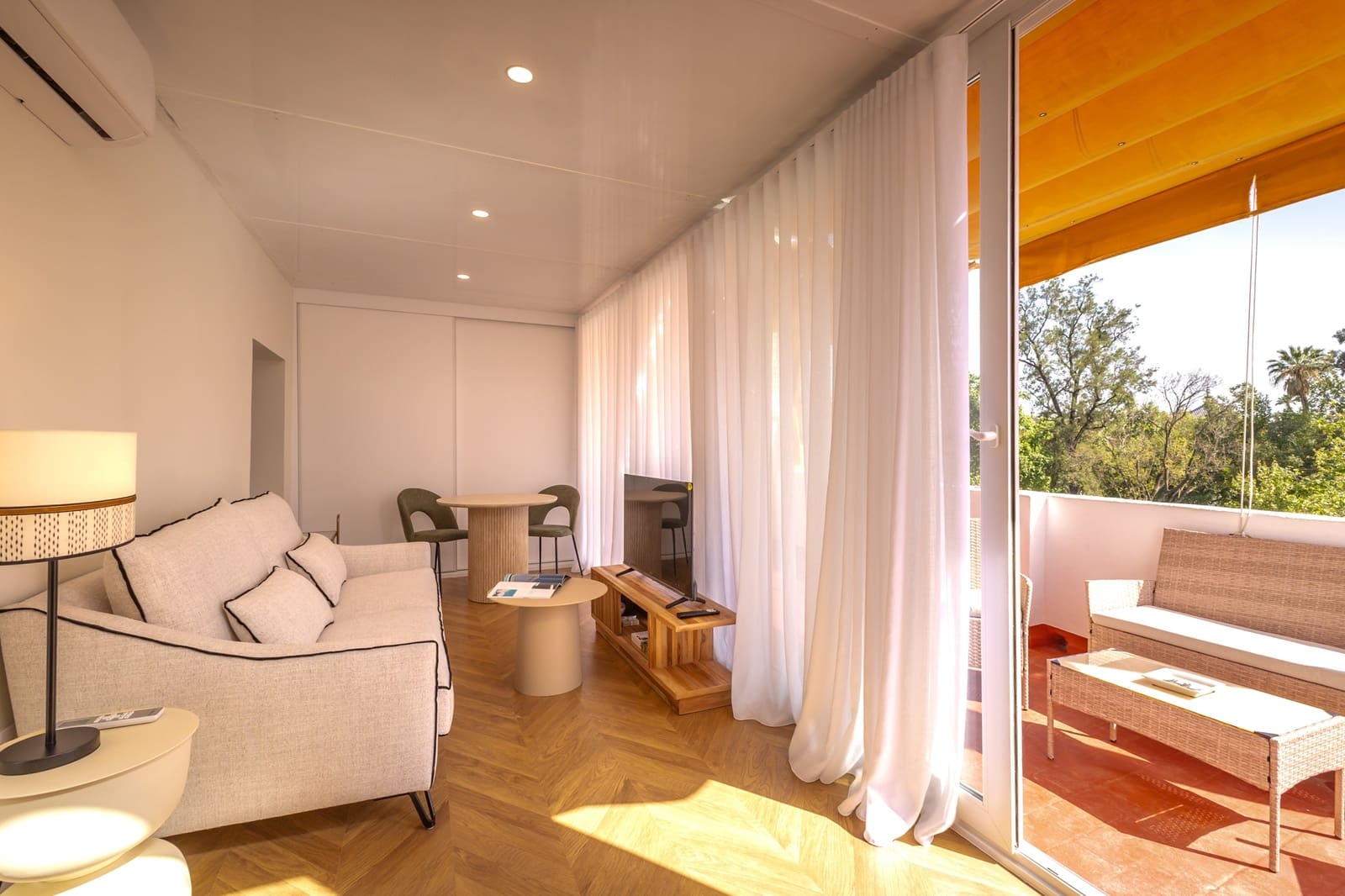 1 soveværelse Lejlighed til leje i Sevilla by - € 1.590 (Ref: 10100602)