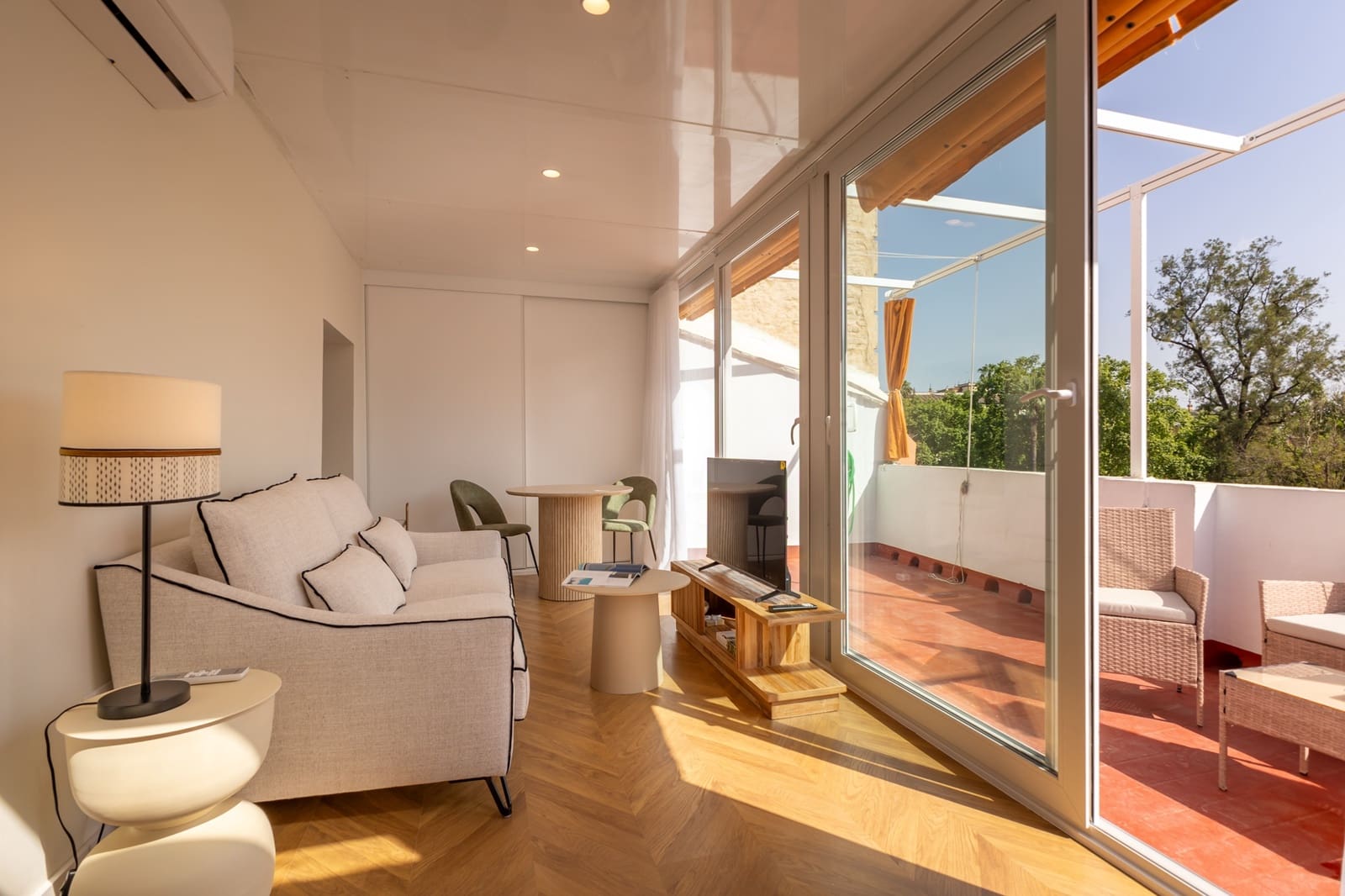 1 soveværelse Lejlighed til leje i Sevilla by - € 1.590 (Ref: 10100602)