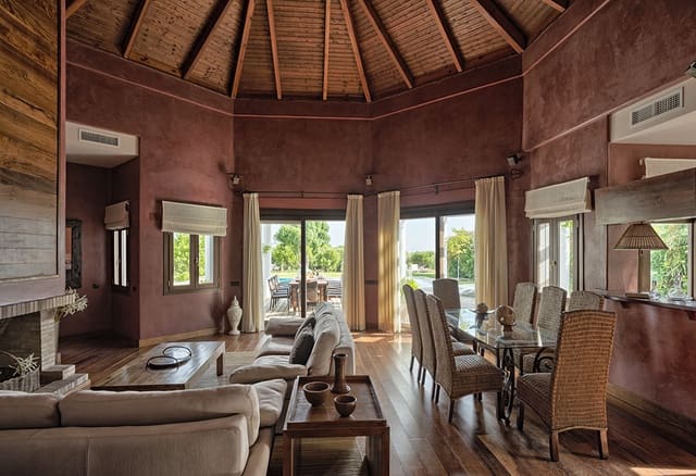 5 soveværelse Villa til salg i Benalup med swimmingpool garage - € 695.000 (Ref: 9282545)