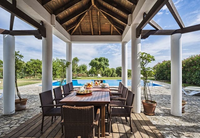 5 soveværelse Villa til salg i Benalup med swimmingpool garage - € 695.000 (Ref: 9282545)