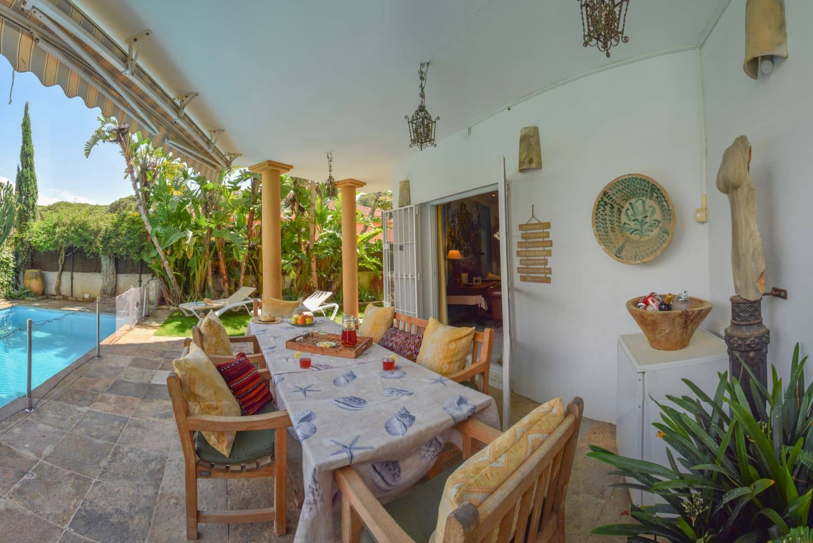 5 makuuhuone Huvila myytävänä paikassa El Puerto de Santa Maria mukana uima-altaan 
autotalli - 875 000 € (Ref: 9282548)