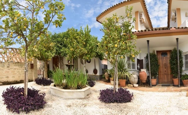 5 soverom Villa til salgs i El Puerto de Santa María med svømmebasseng garasje - € 875 000 (Ref: 9282548)