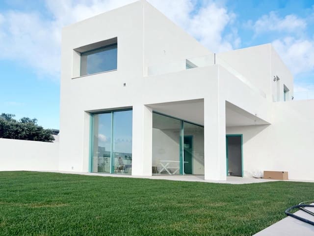 4 sypialnia Willa na sprzedaż w Conil de la Frontera z basenem - 1 100 000 € (Ref: 9282675)