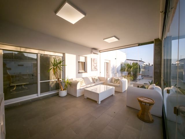 3 soveværelse Villa til salg i Chiclana de la Frontera med swimmingpool - € 390.000 (Ref: 9311984)