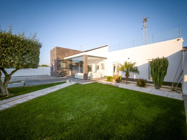 3 soveværelse Villa til salg i Chiclana de la Frontera med swimmingpool - € 390.000 (Ref: 9311984)