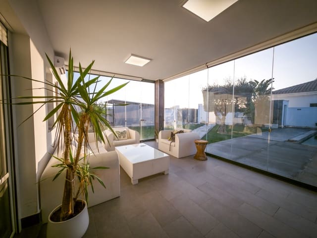 3 soveværelse Villa til salg i Chiclana de la Frontera med swimmingpool - € 390.000 (Ref: 9311984)