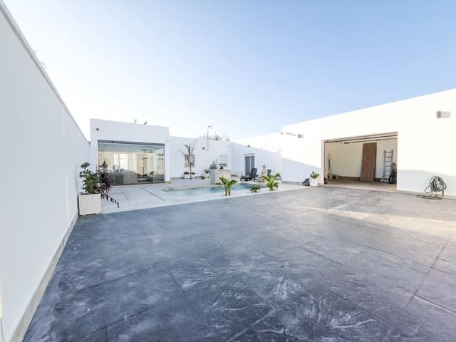 2 soveværelse Villa til salg i Chiclana de la Frontera med swimmingpool - € 395.000 (Ref: 9312170)