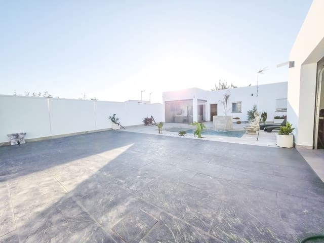 2 soveværelse Villa til salg i Chiclana de la Frontera med swimmingpool - € 395.000 (Ref: 9312170)