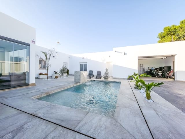 2 soveværelse Villa til salg i Chiclana de la Frontera med swimmingpool - € 395.000 (Ref: 9312170)