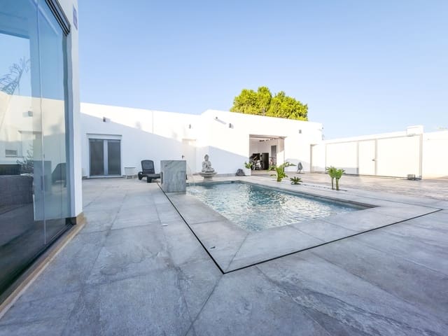 2 soveværelse Villa til salg i Chiclana de la Frontera med swimmingpool - € 395.000 (Ref: 9312170)