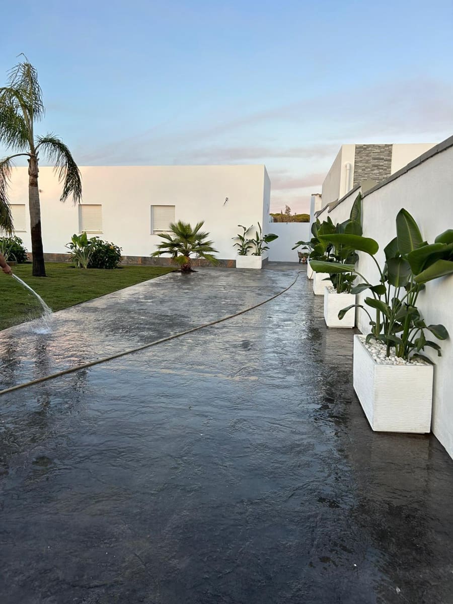 2 soveværelse Villa til salg i Chiclana de la Frontera med swimmingpool - € 220.000 (Ref: 9436607)