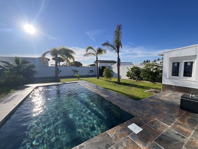 2 sypialnia Willa na sprzedaż w Chiclana de la Frontera z basenem - 220 000 € (Ref: 9436607)