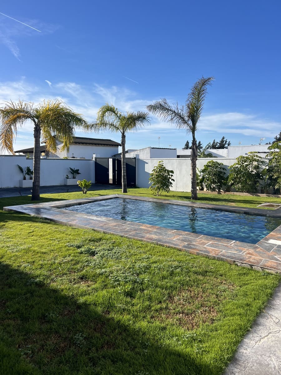 2 soveværelse Villa til salg i Chiclana de la Frontera med swimmingpool - € 220.000 (Ref: 9436607)