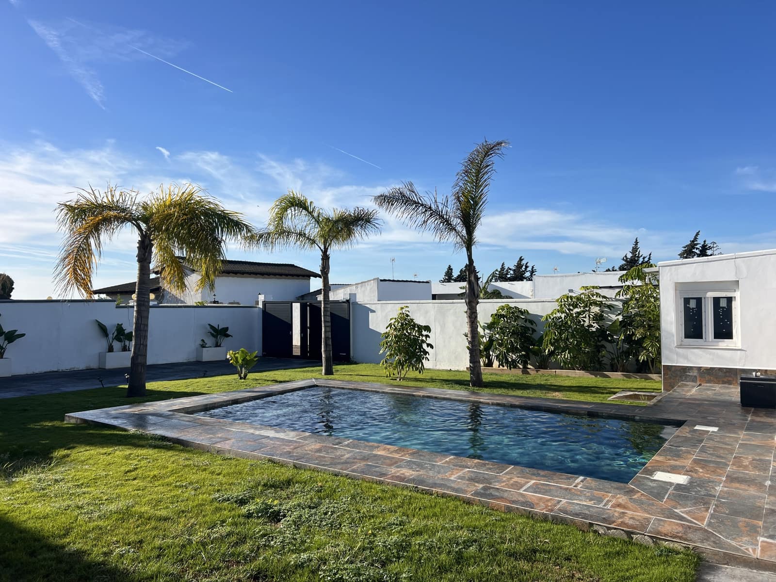 2 soveværelse Villa til salg i Chiclana de la Frontera med swimmingpool - € 220.000 (Ref: 9436607)