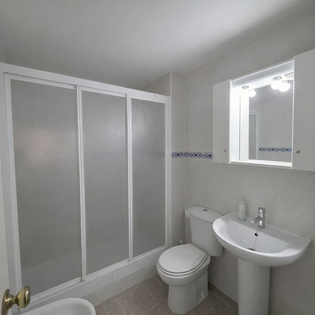 4 bedroom Apartment for sale in Jerez de la Frontera - € 125,000 (Ref: 9751479)