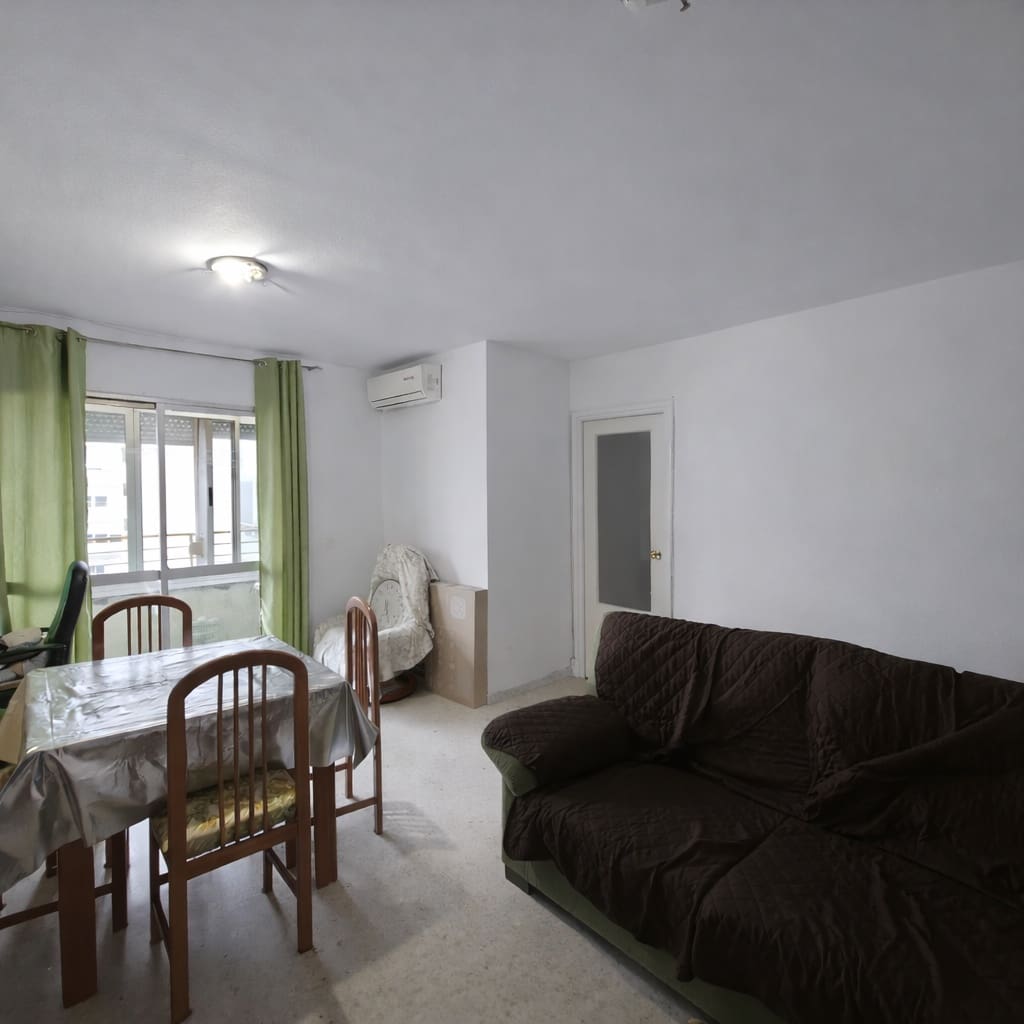 4 bedroom Apartment for sale in Jerez de la Frontera - € 125,000 (Ref: 9751479)