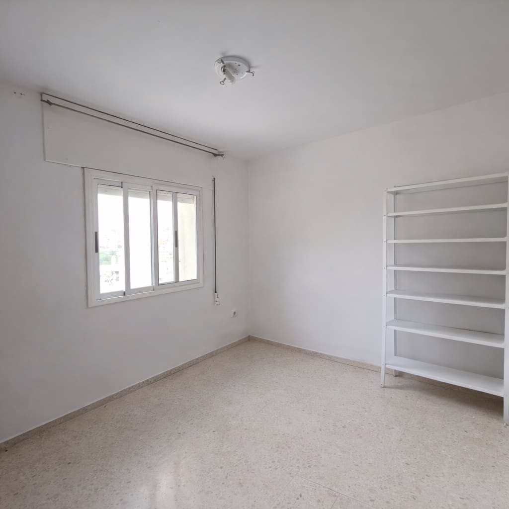 4 bedroom Apartment for sale in Jerez de la Frontera - € 125,000 (Ref: 9751479)