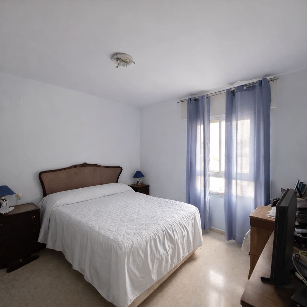 4 bedroom Apartment for sale in Jerez de la Frontera - € 125,000 (Ref: 9751479)