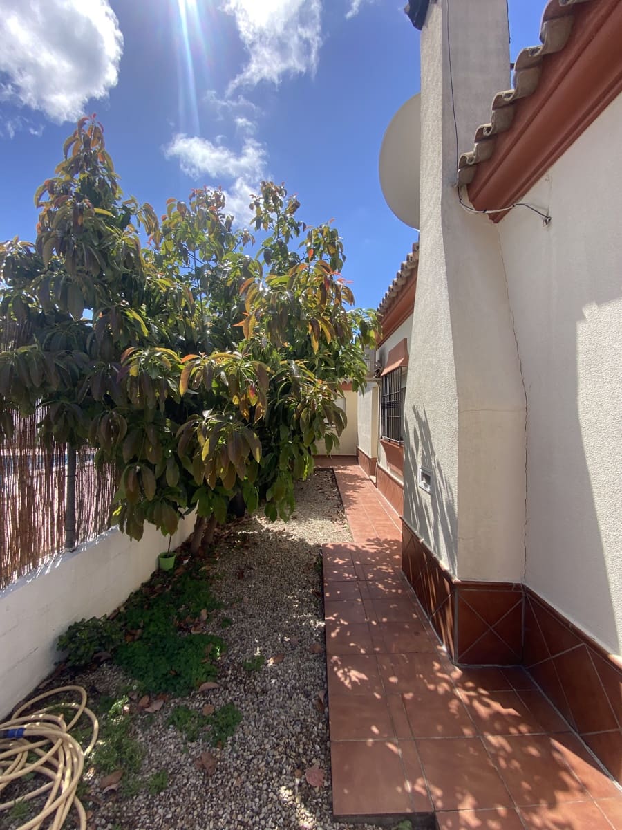 3 soverom Villa til salgs i Chiclana de la Frontera med svømmebasseng - € 380 000 (Ref: 9832920)