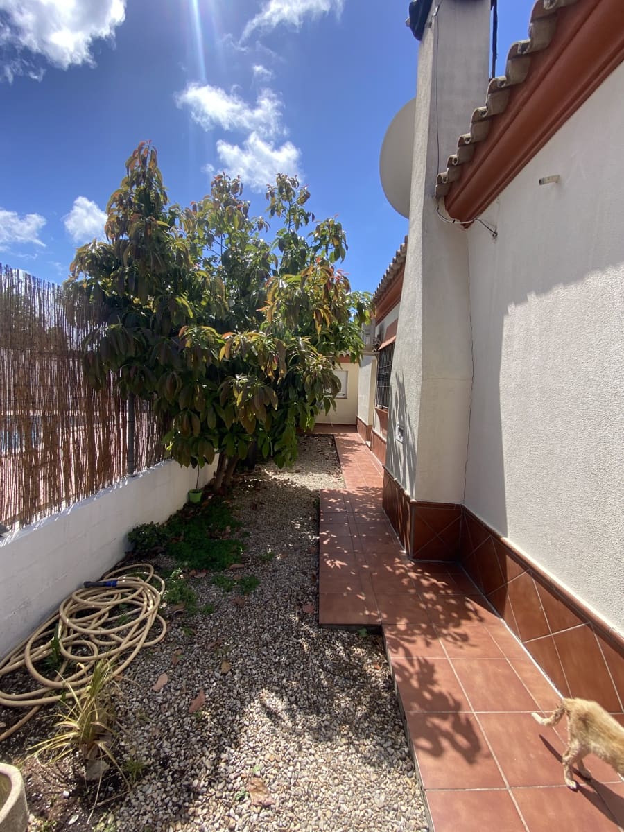 3 soverom Villa til salgs i Chiclana de la Frontera med svømmebasseng - € 380 000 (Ref: 9832920)