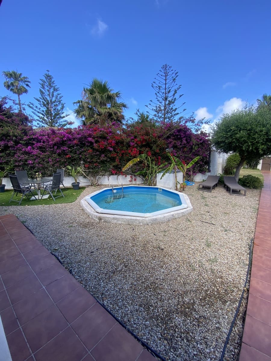 3 soverom Villa til salgs i Chiclana de la Frontera med svømmebasseng - € 380 000 (Ref: 9832920)