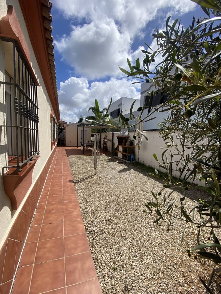3 soverom Villa til salgs i Chiclana de la Frontera med svømmebasseng - € 380 000 (Ref: 9832920)