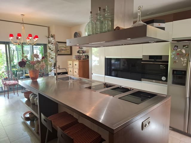 5 bedroom Townhouse for sale in Jerez de la Frontera with pool - € 525,000 (Ref: 9935051)