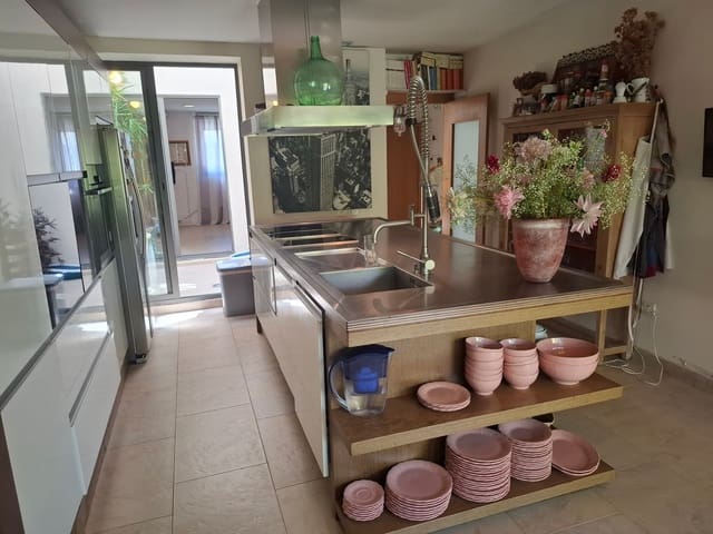 5 bedroom Townhouse for sale in Jerez de la Frontera with pool - € 525,000 (Ref: 9935051)