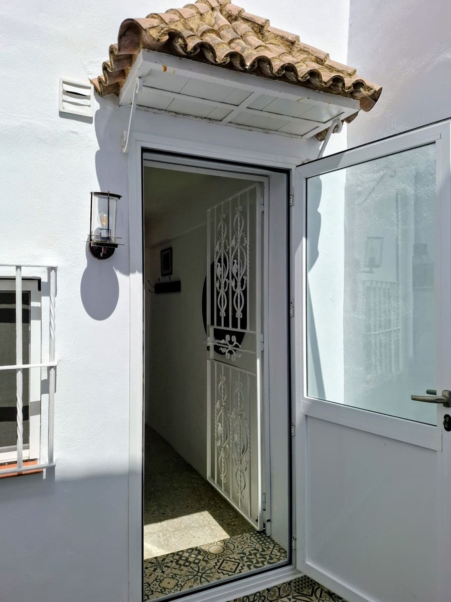 4 slaapkamer Villa te koop in Medina-Sidonia met garage - € 270.000 (Ref: 9936720)