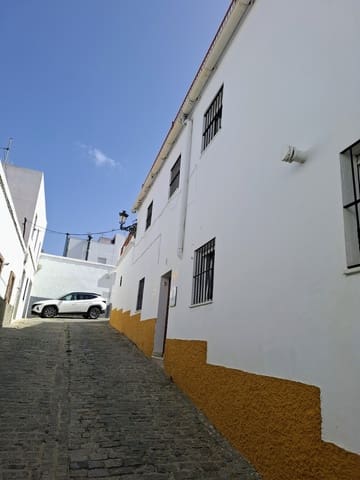 4 slaapkamer Villa te koop in Medina-Sidonia met garage - € 270.000 (Ref: 9936720)