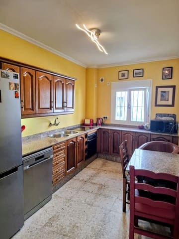 4 slaapkamer Villa te koop in Medina-Sidonia met garage - € 270.000 (Ref: 9936720)