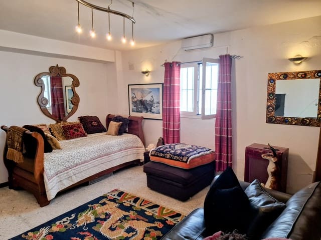 4 slaapkamer Villa te koop in Medina-Sidonia met garage - € 270.000 (Ref: 9936720)