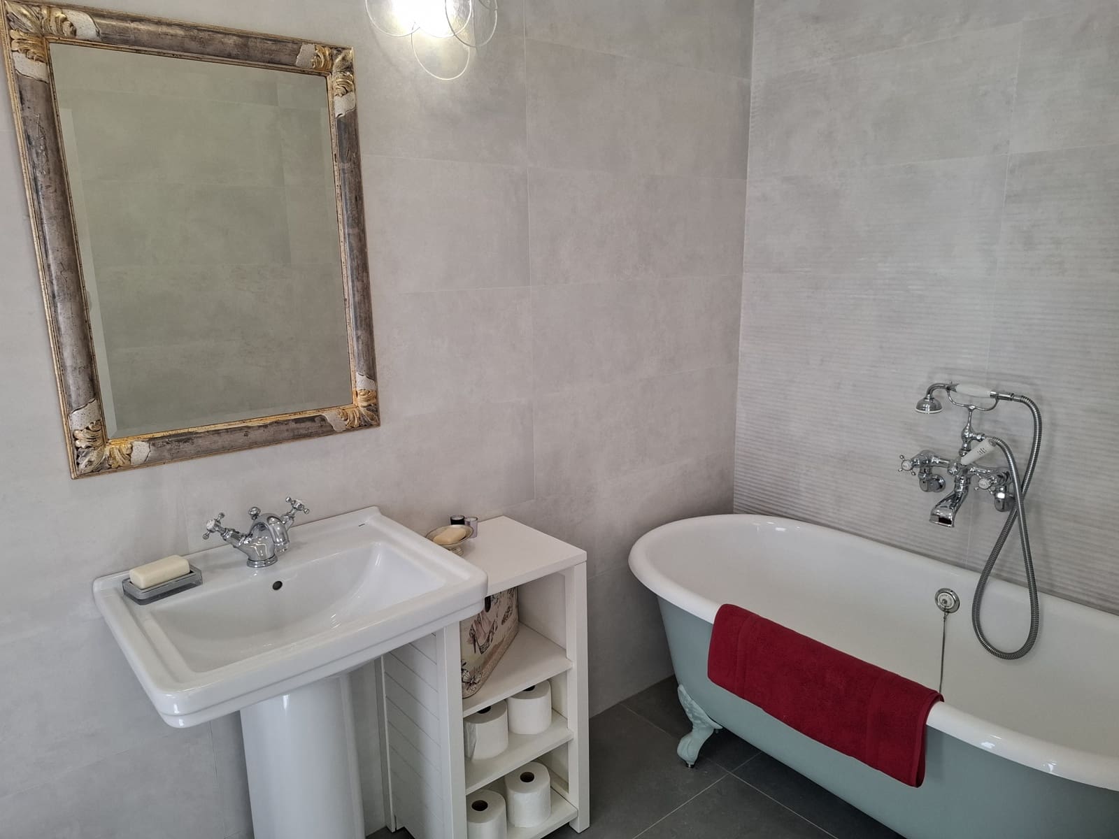 4 slaapkamer Villa te koop in Medina-Sidonia met garage - € 270.000 (Ref: 9936720)
