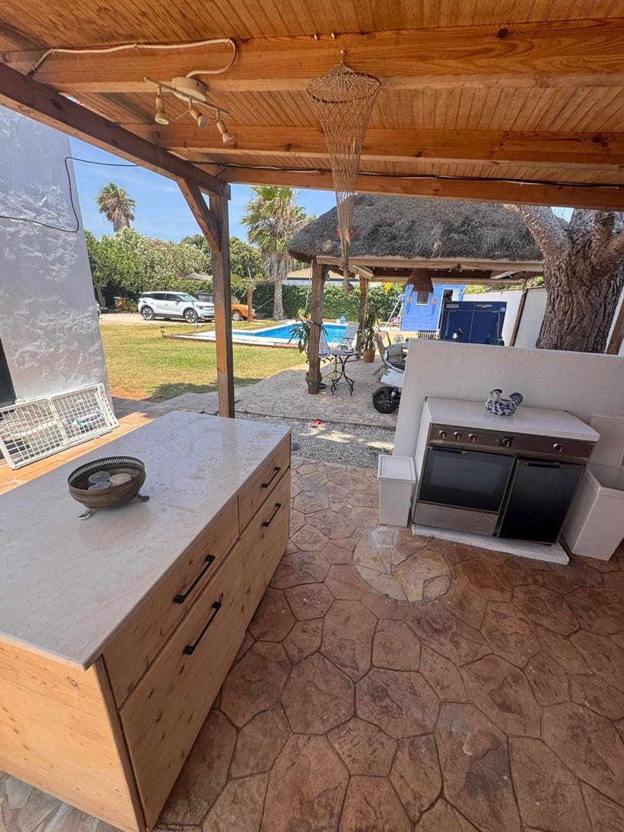 3 sypialnia Willa na sprzedaż w Conil de la Frontera z basenem - 475 000 € (Ref: 9948929)