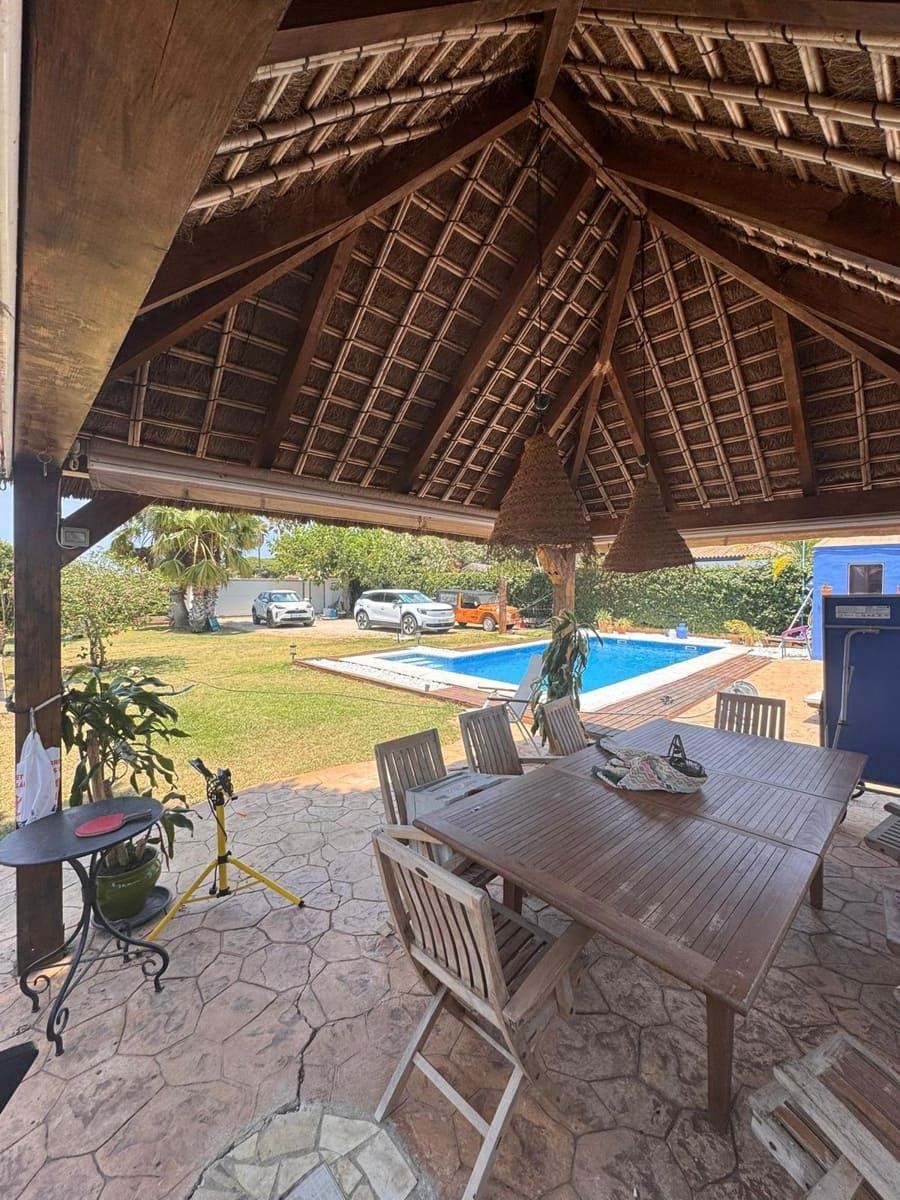 3 sypialnia Willa na sprzedaż w Conil de la Frontera z basenem - 475 000 € (Ref: 9948929)