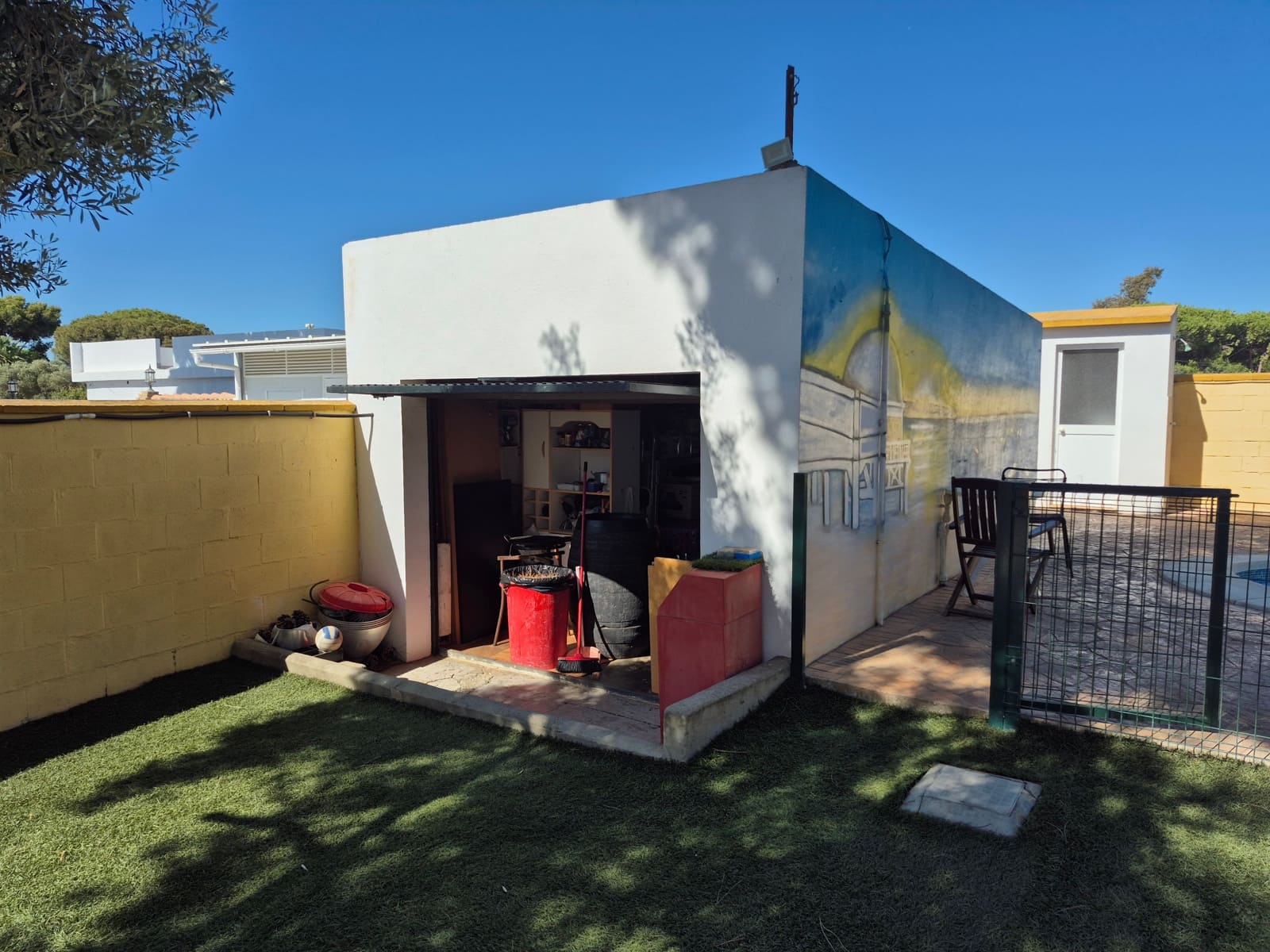 4 bedroom Villa for sale in Chiclana de la Frontera with pool - € 360,000 (Ref: 9972313)