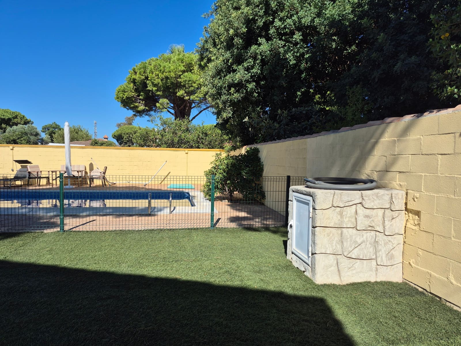 4 bedroom Villa for sale in Chiclana de la Frontera with pool - € 360,000 (Ref: 9972313)
