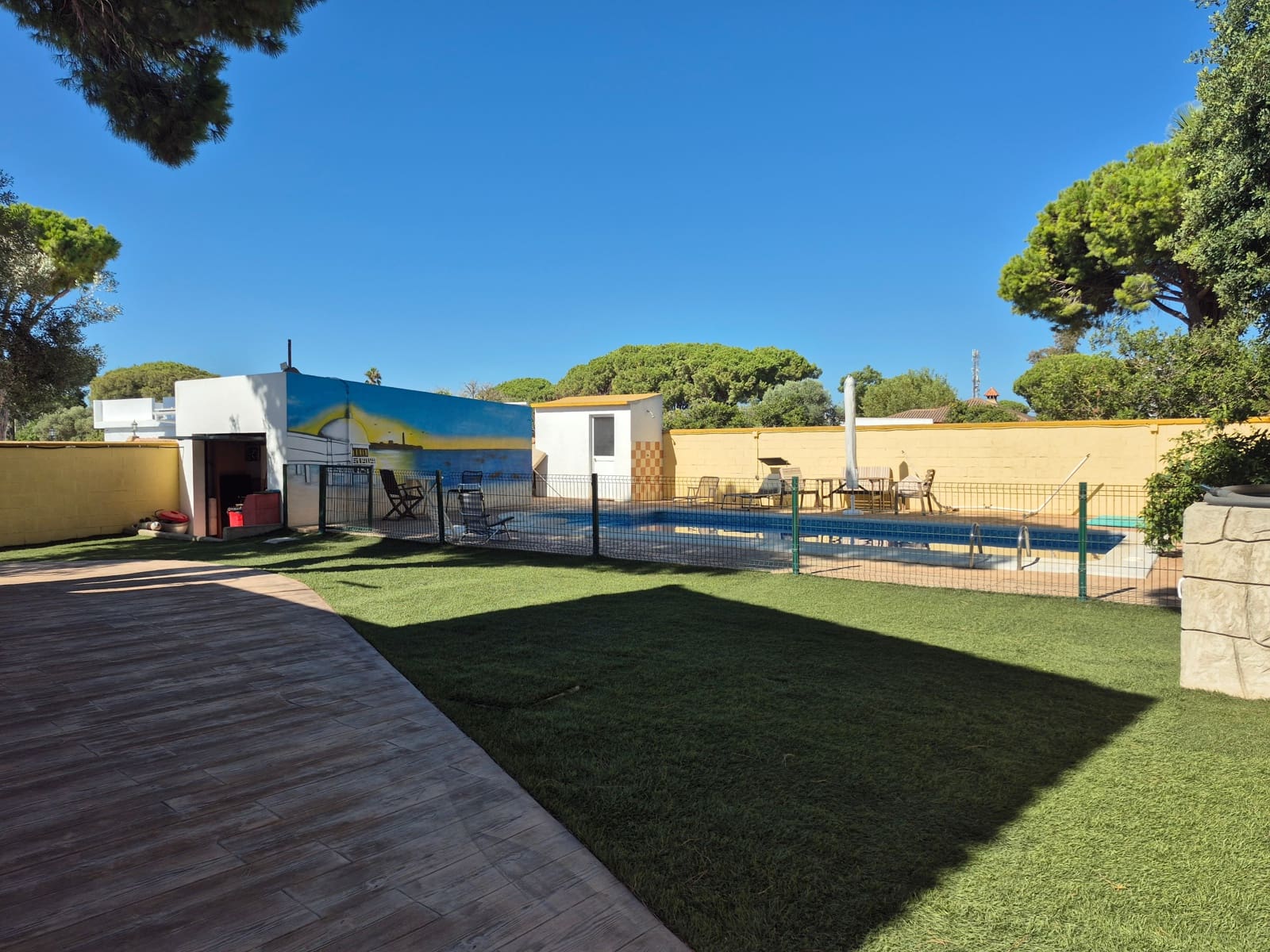 4 bedroom Villa for sale in Chiclana de la Frontera with pool - € 360,000 (Ref: 9972313)
