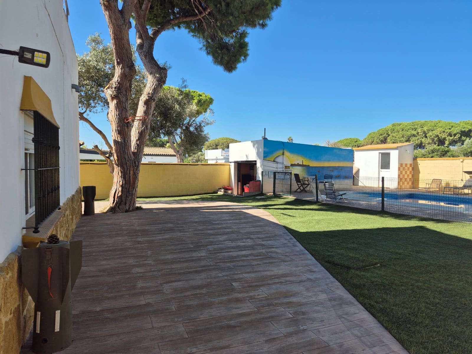 4 bedroom Villa for sale in Chiclana de la Frontera with pool - € 360,000 (Ref: 9972313)