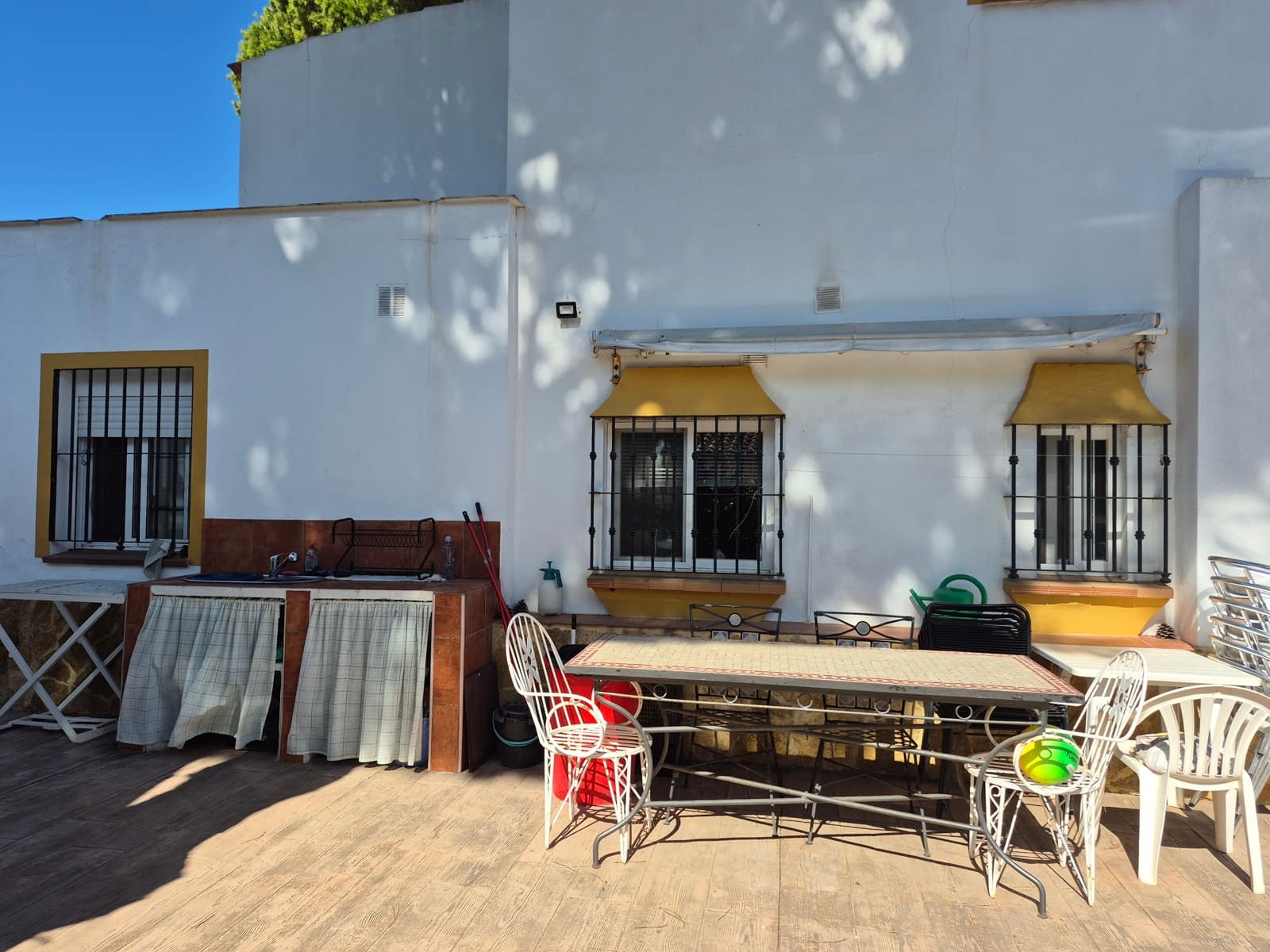 4 bedroom Villa for sale in Chiclana de la Frontera with pool - € 360,000 (Ref: 9972313)