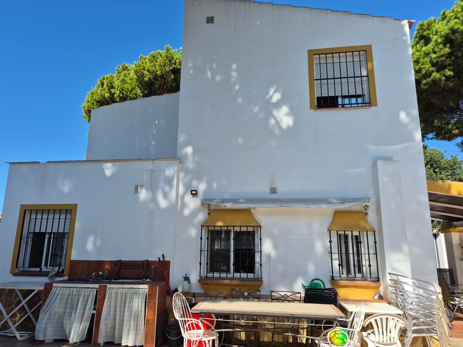 4 bedroom Villa for sale in Chiclana de la Frontera with pool - € 360,000 (Ref: 9972313)
