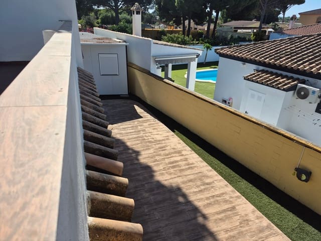 4 soverom Villa til salgs i Chiclana de la Frontera med svømmebasseng - € 360 000 (Ref: 9972313)