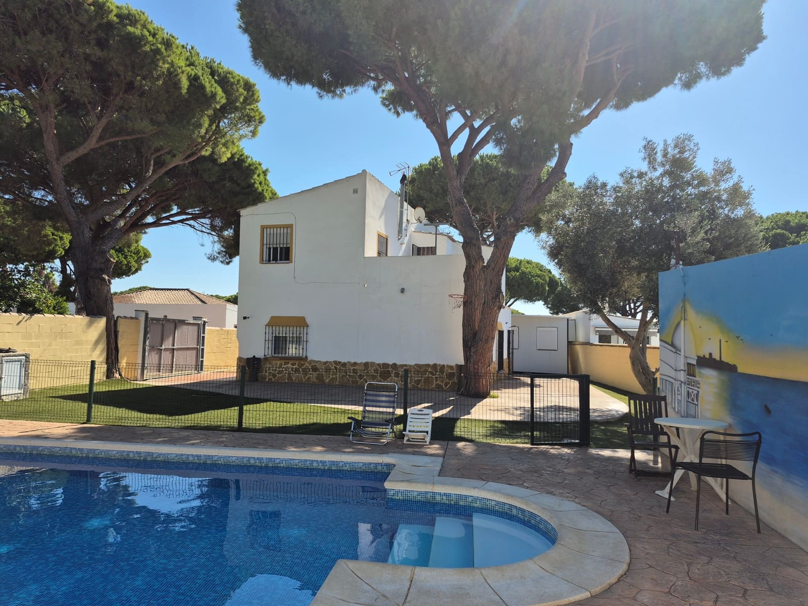 4 bedroom Villa for sale in Chiclana de la Frontera with pool - € 360,000 (Ref: 9972313)