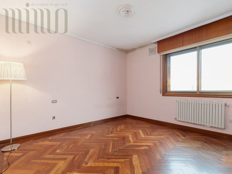 Piso de 5 habitaciones en Vigo en venta con garaje - 399.000 € (Ref: 9276592)