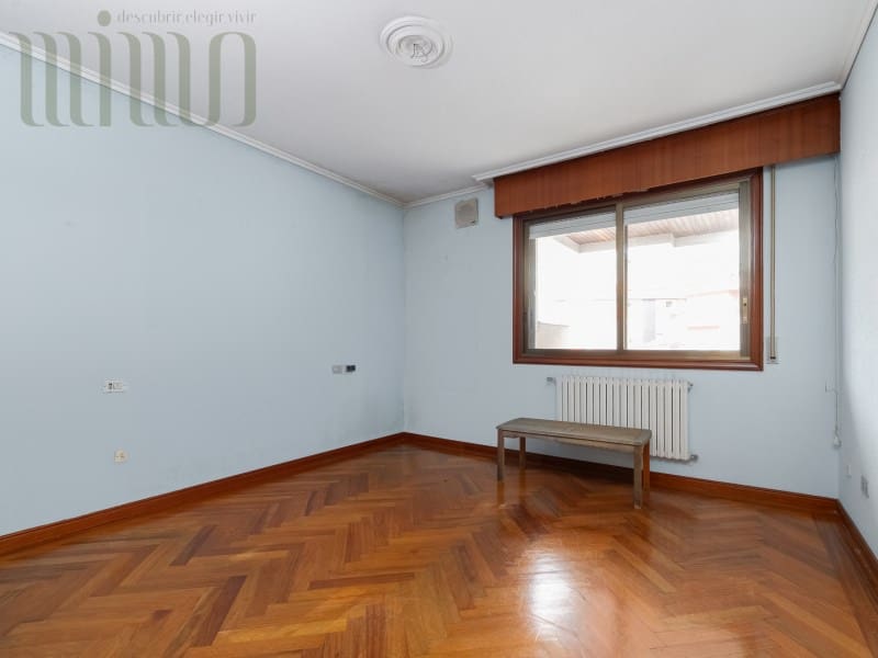 Piso de 5 habitaciones en Vigo en venta con garaje - 399.000 € (Ref: 9276592)
