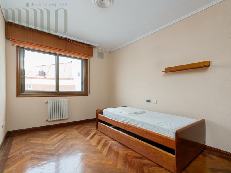 Piso de 5 habitaciones en Vigo en venta con garaje - 399.000 € (Ref: 9276592)