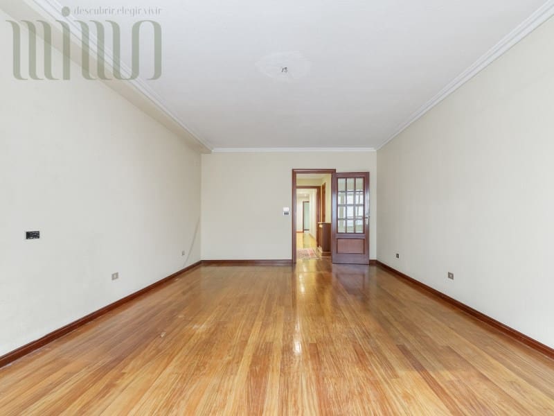 Piso de 5 habitaciones en Vigo en venta con garaje - 399.000 € (Ref: 9276592)