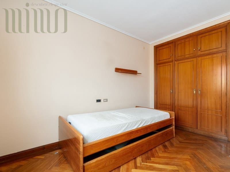 Piso de 5 habitaciones en Vigo en venta con garaje - 399.000 € (Ref: 9276592)