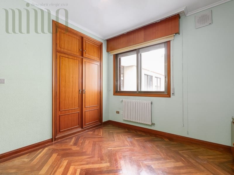 Piso de 5 habitaciones en Vigo en venta con garaje - 399.000 € (Ref: 9276592)